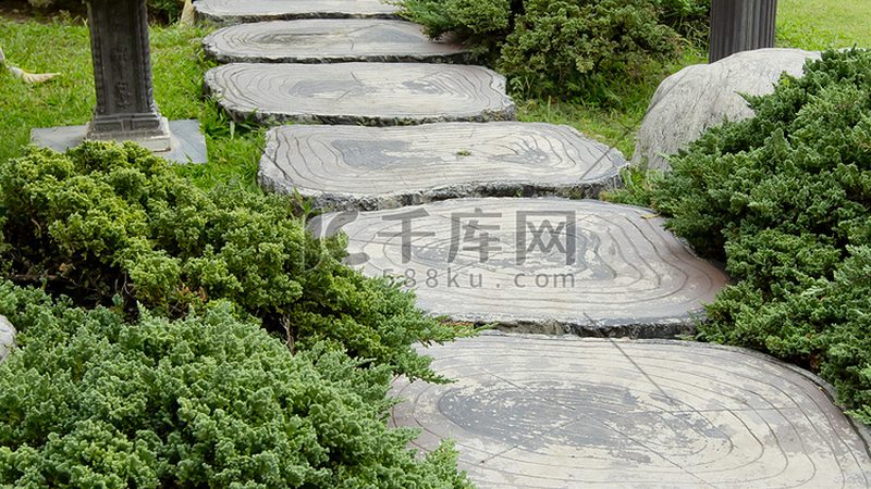 小型假山喷泉尺寸与价格解析：如何合理选型**
